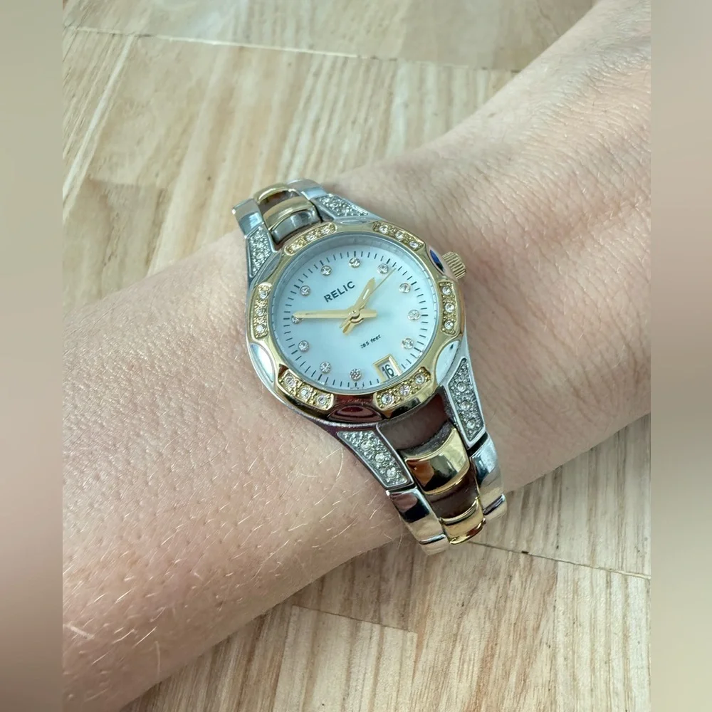 Relic ladies gold tone silver tone classic watch NEW BATTERY